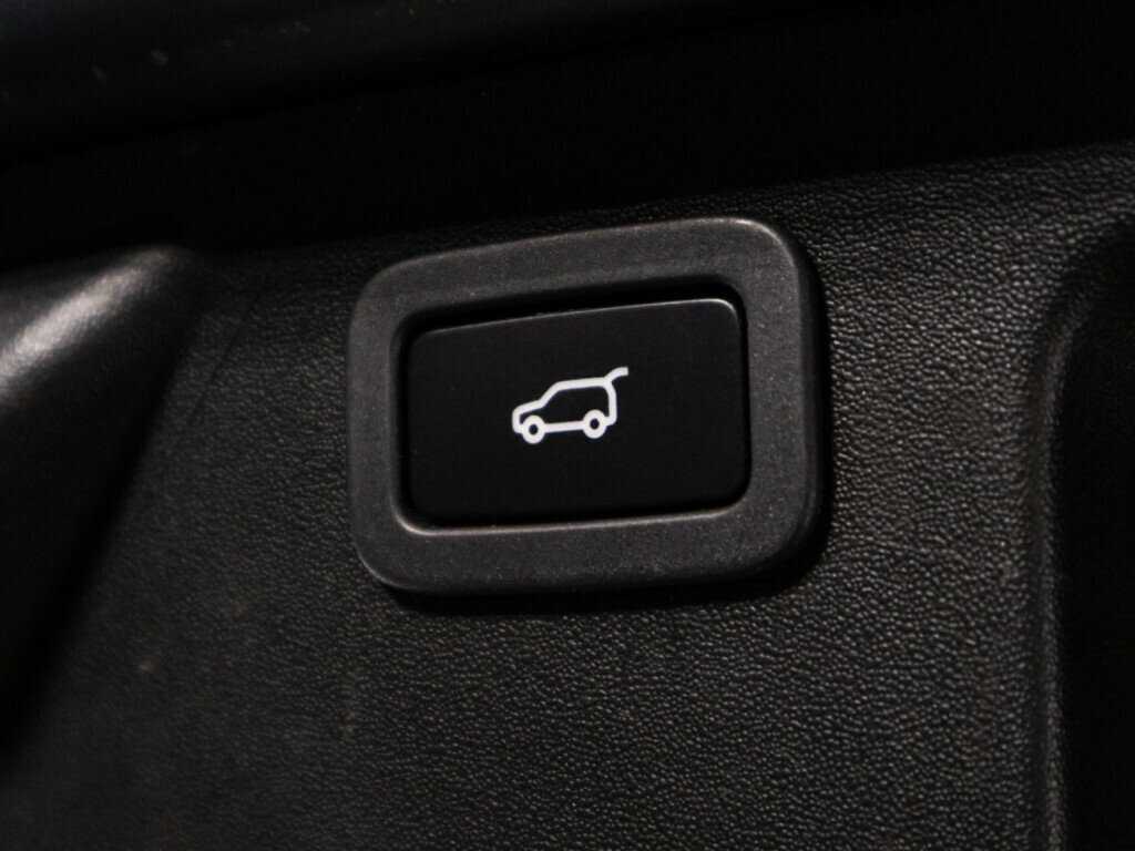 Land Rover Discovery Sport с пробегом — 2019 год. Фото: #15