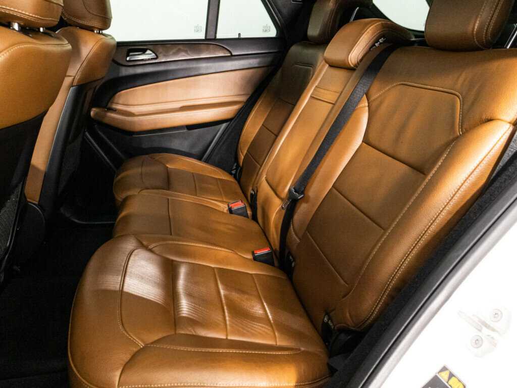 Mercedes-Benz GLE с пробегом — 2015 год. Фото: #9