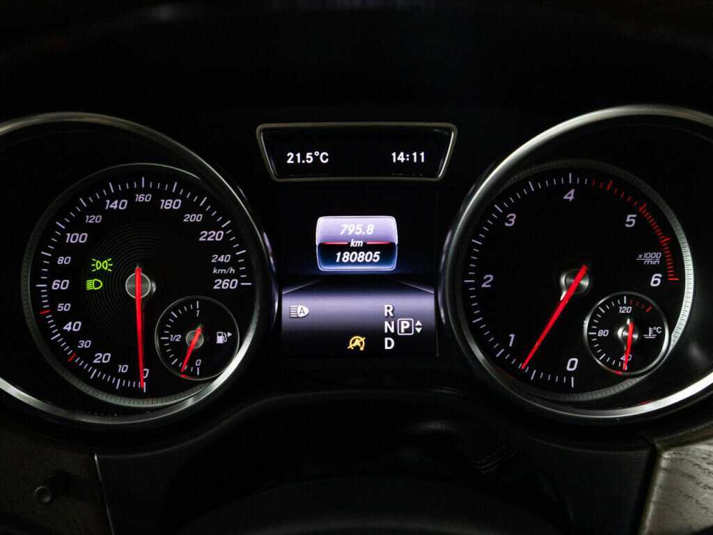 Mercedes-Benz GLE с пробегом — 2015 год. Фото: #11