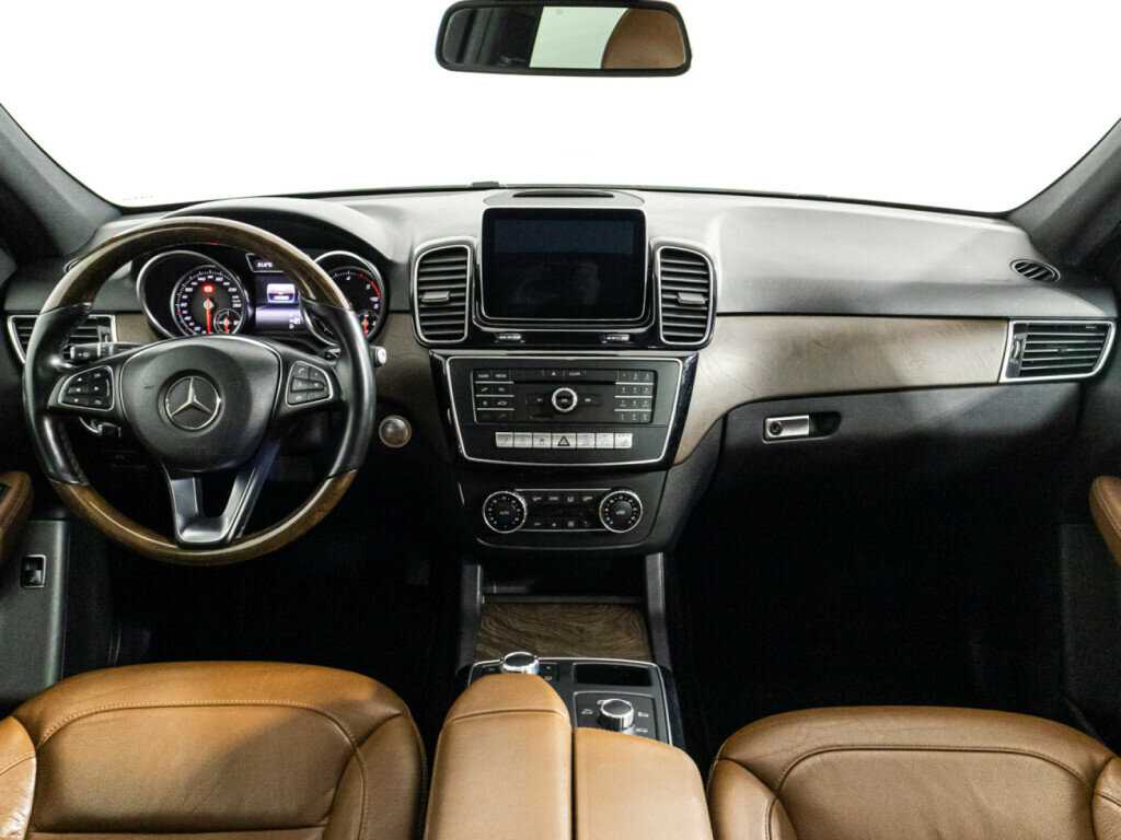 Mercedes-Benz GLE с пробегом — 2015 год. Фото: #12