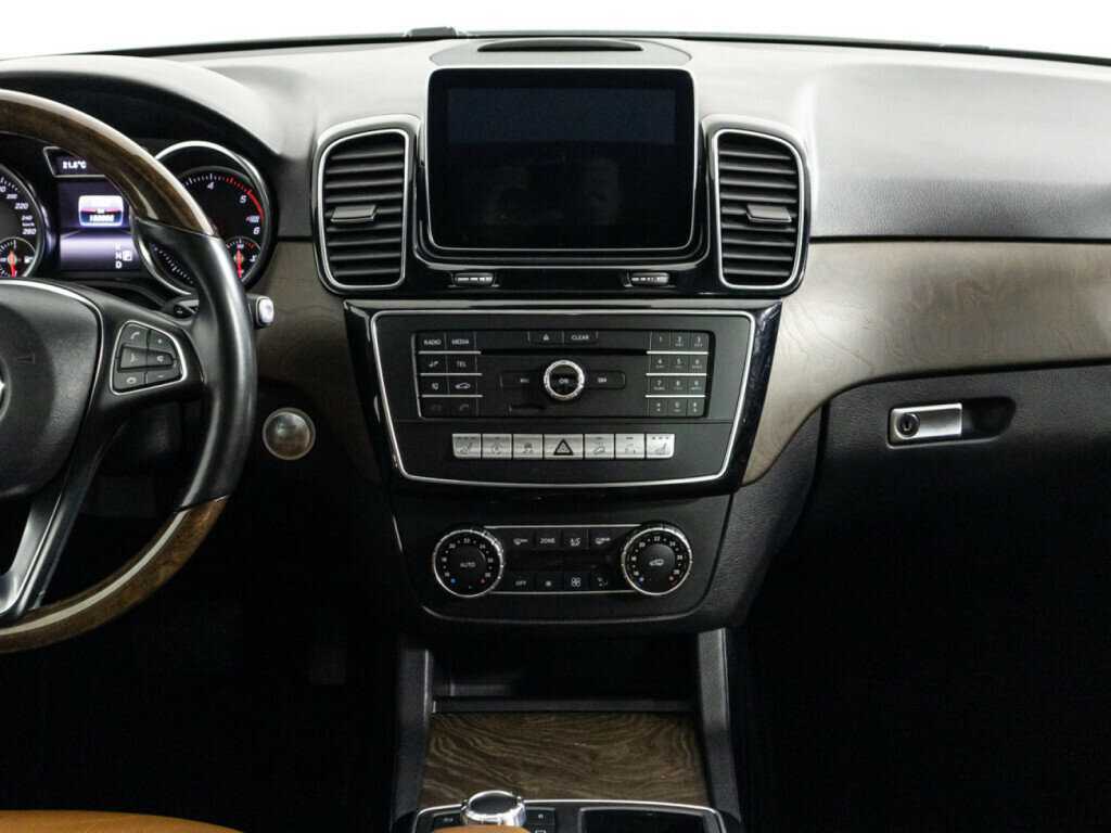 Mercedes-Benz GLE с пробегом — 2015 год. Фото: #13