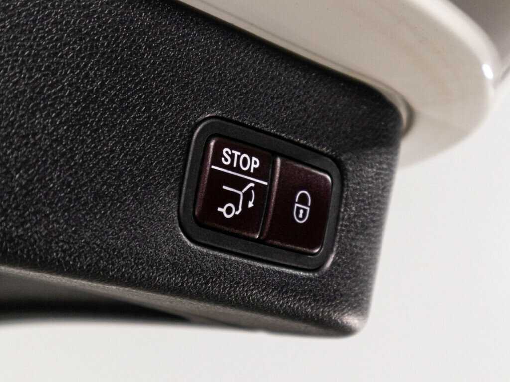 Mercedes-Benz GLE с пробегом — 2015 год. Фото: #15