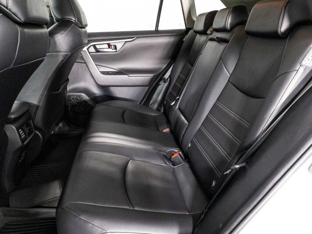 Toyota RAV4 с пробегом — 2022 год. Фото: #9