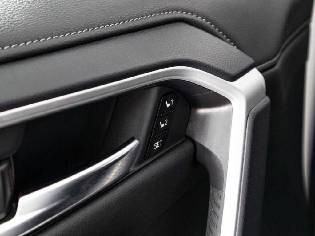 Toyota RAV4 с пробегом — 2022 год. Фото: #16