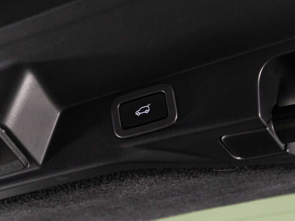 Land Rover Range Rover Sport с пробегом — 2018 год. Фото: #16