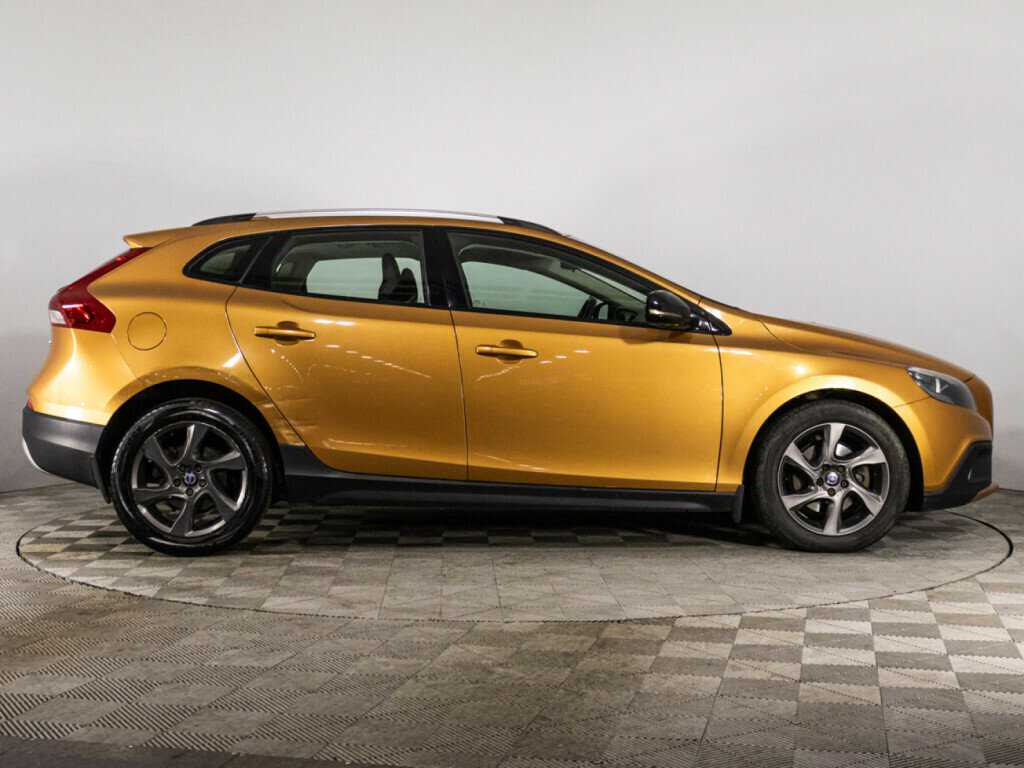 Volvo V40 Cross Country с пробегом — 2014 год. Фото: #3