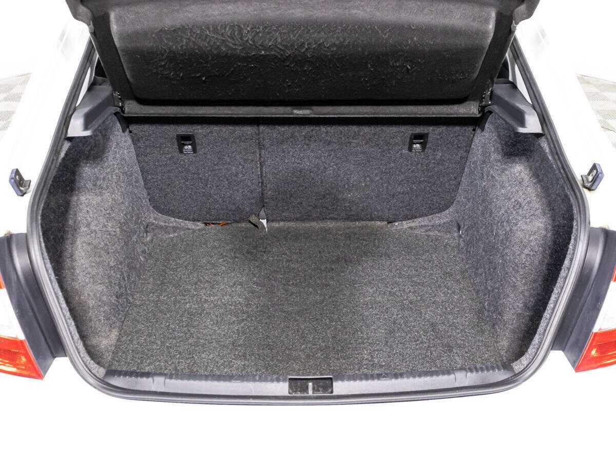 Skoda Rapid с пробегом — 2014 год. Фото: #9