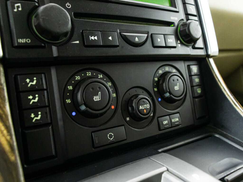 Land Rover Range Rover Sport с пробегом — 2008 год. Фото: #17