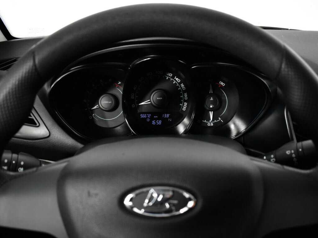 Lada (ВАЗ) Vesta с пробегом — 2016 год. Фото: #10