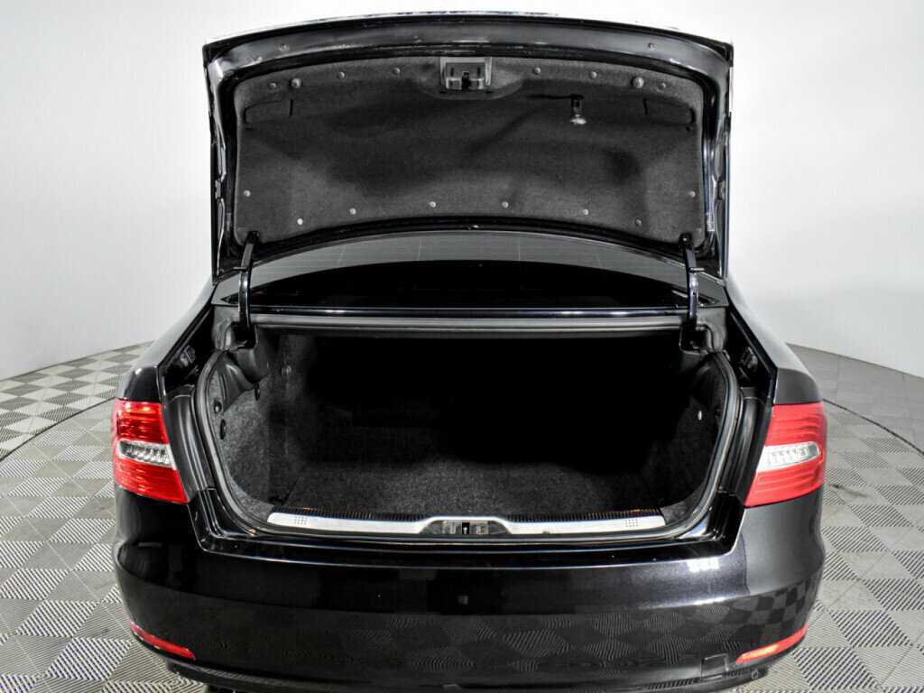 Skoda Superb с пробегом — 2013 год. Фото: #16