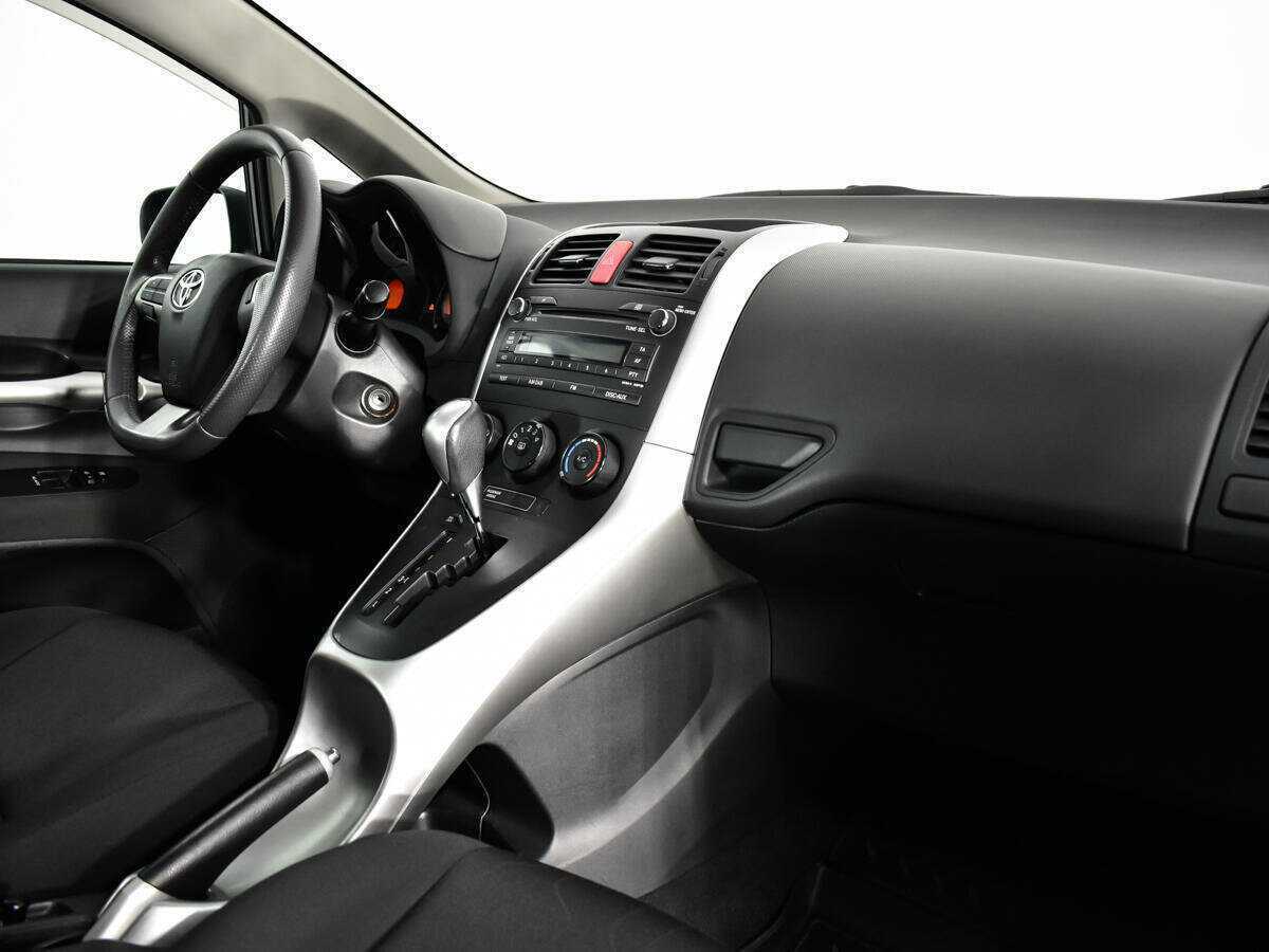 Toyota Auris с пробегом — 2010 год. Фото: #8