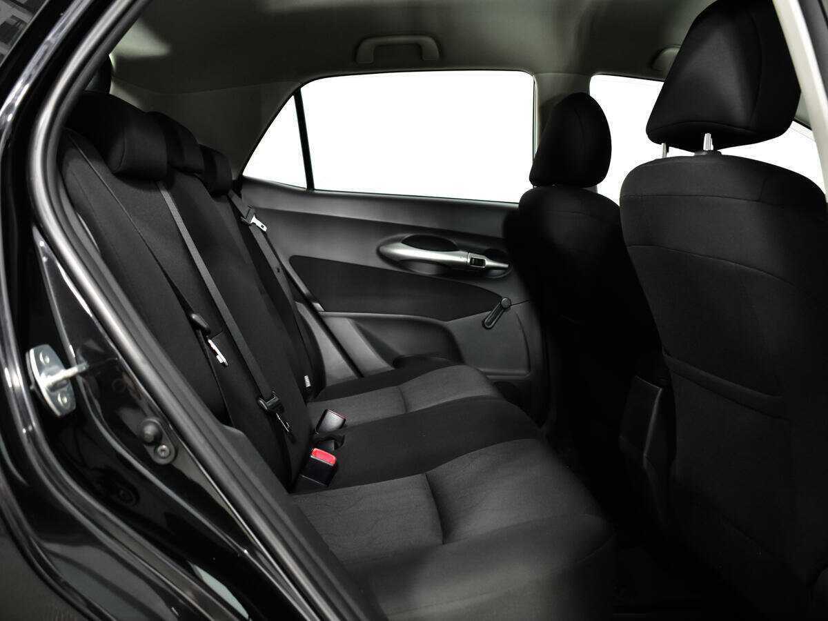 Toyota Auris с пробегом — 2010 год. Фото: #9