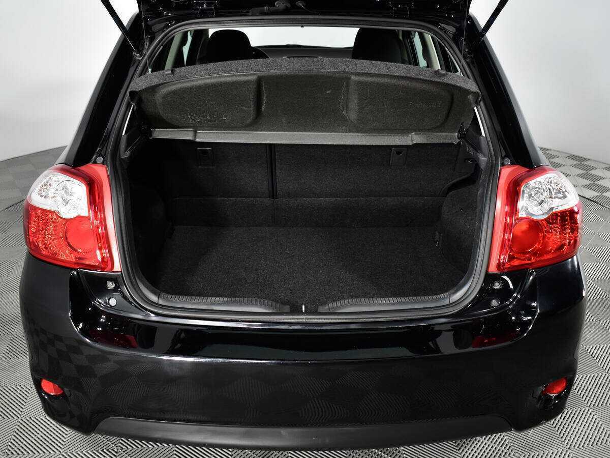 Toyota Auris с пробегом — 2010 год. Фото: #14