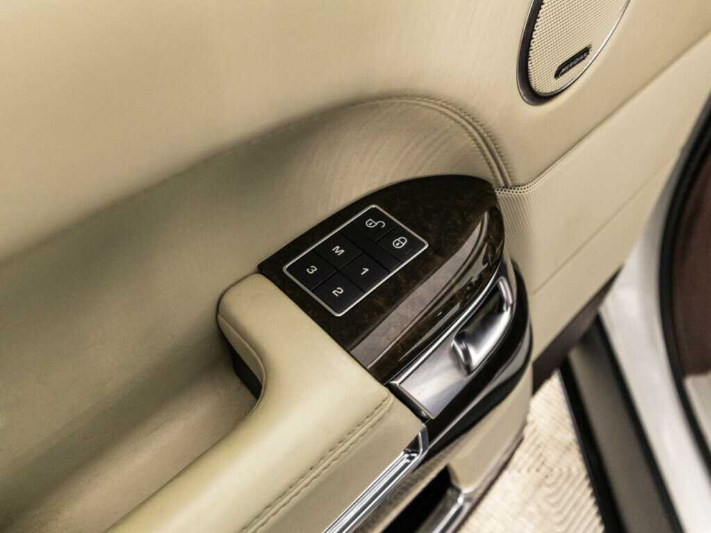 Land Rover Range Rover с пробегом — 2016 год. Фото: #21