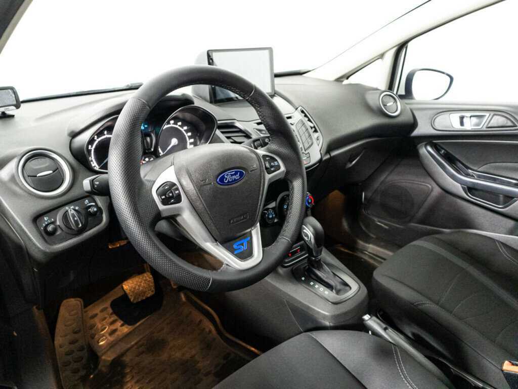 Ford Fiesta с пробегом — 2015 год. Фото: #10