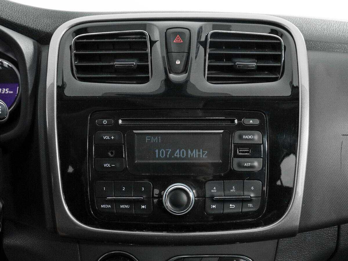 Renault Sandero с пробегом — 2017 год. Фото: #10