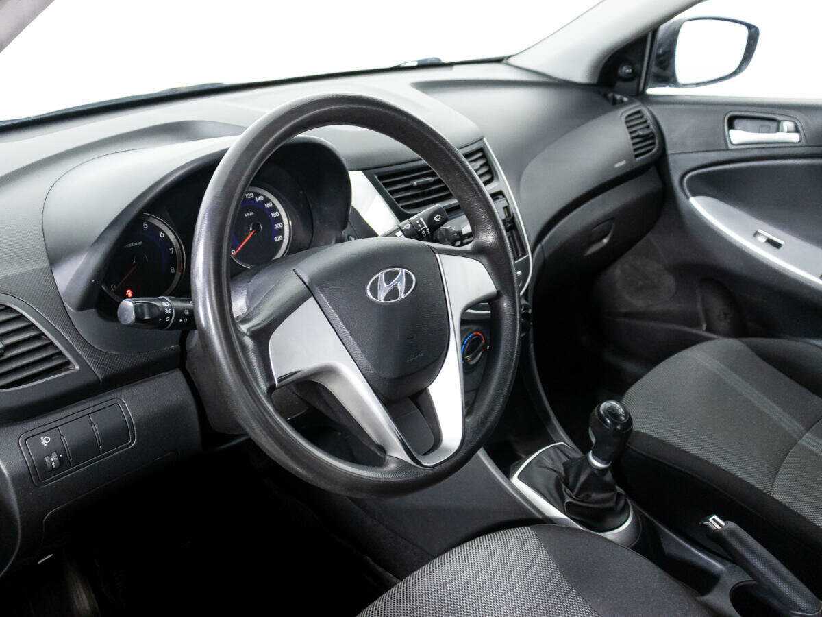 Hyundai Solaris с пробегом — 2011 год. Фото: #10