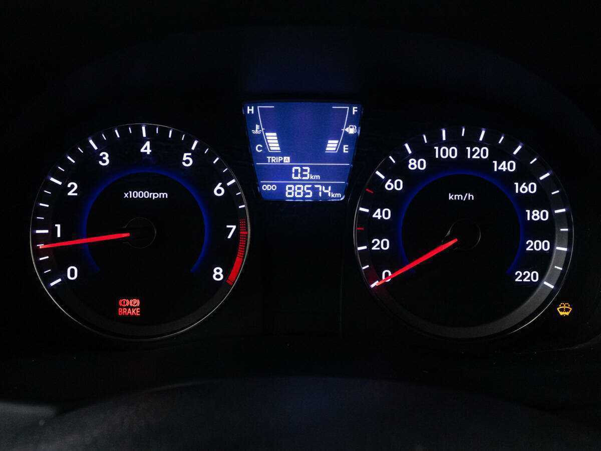 Hyundai Solaris с пробегом — 2011 год. Фото: #11