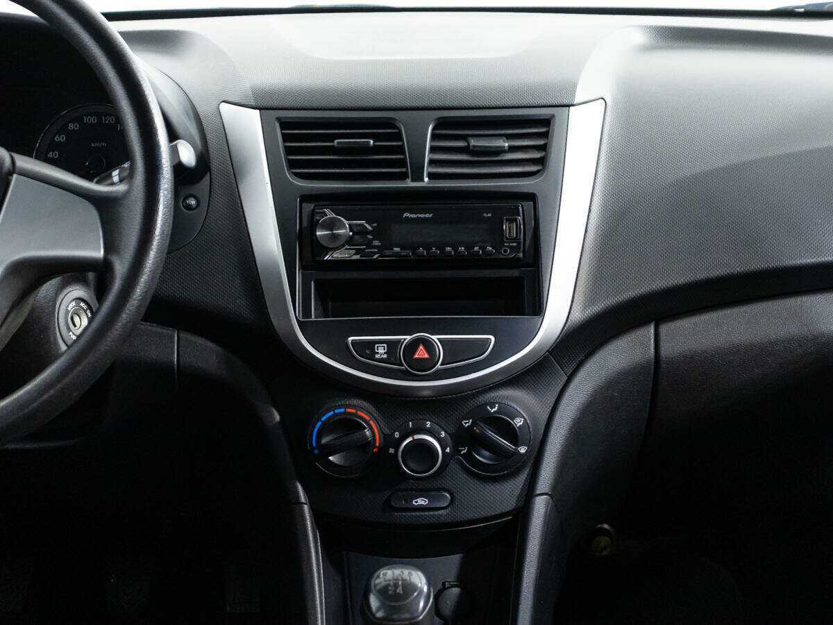 Hyundai Solaris с пробегом — 2011 год. Фото: #13