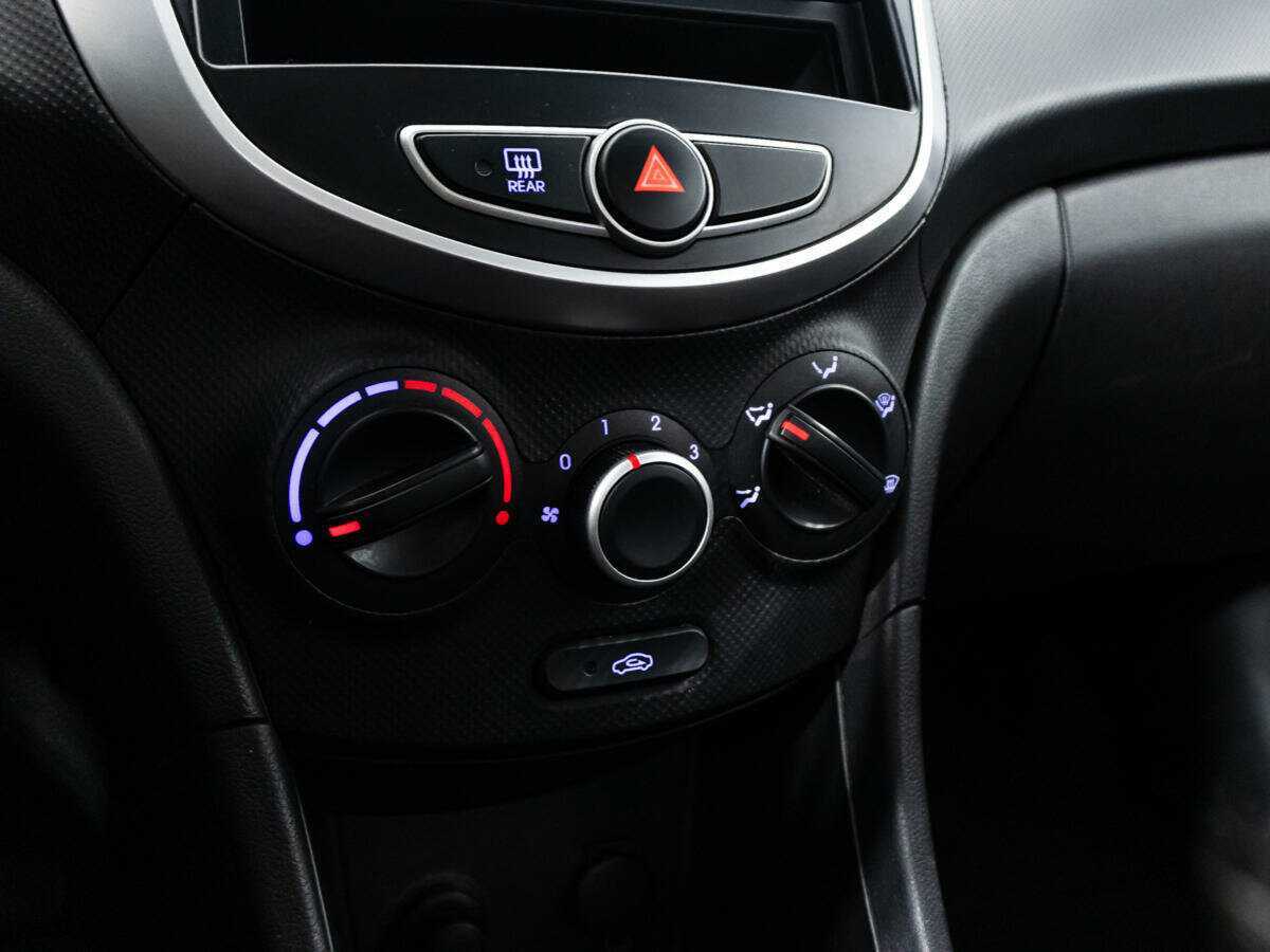 Hyundai Solaris с пробегом — 2011 год. Фото: #14