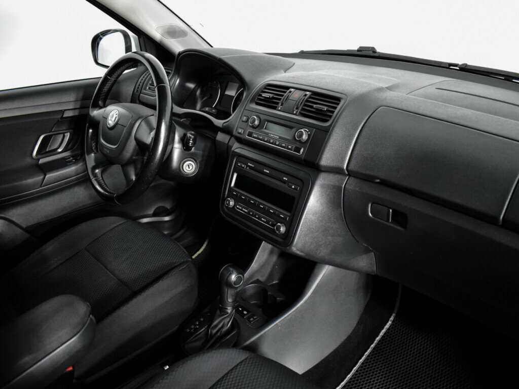 Skoda Fabia с пробегом — 2011 год. Фото: #10