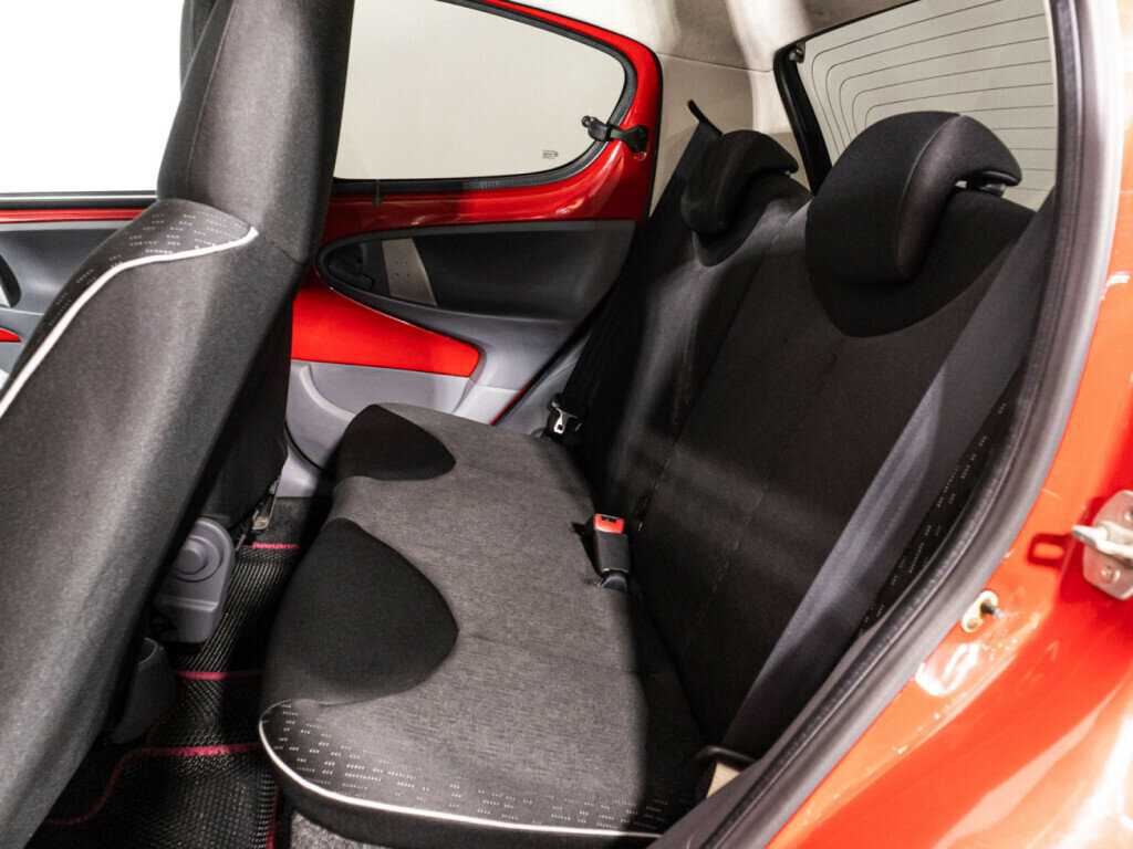 Peugeot 107 с пробегом — 2010 год. Фото: #9