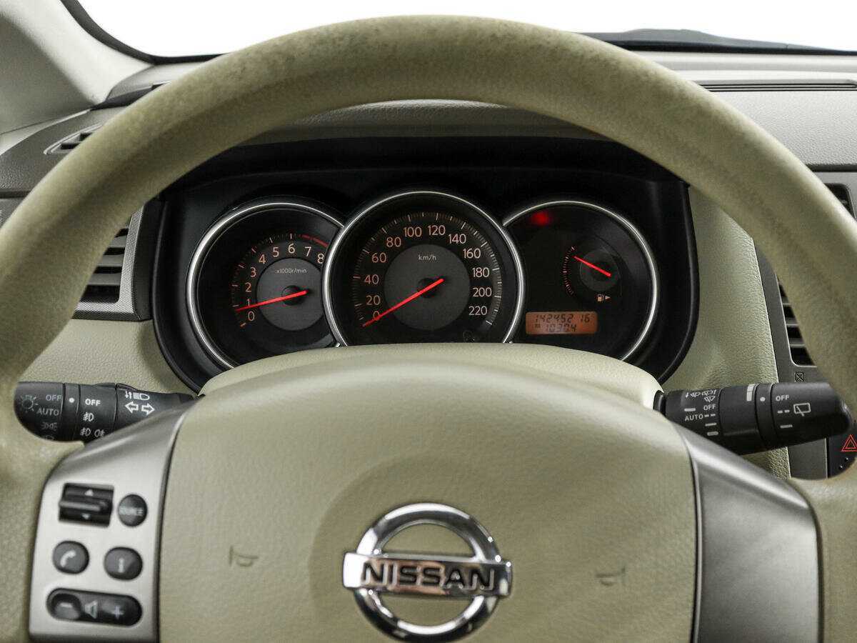 Nissan Tiida с пробегом — 2008 год. Фото: #15