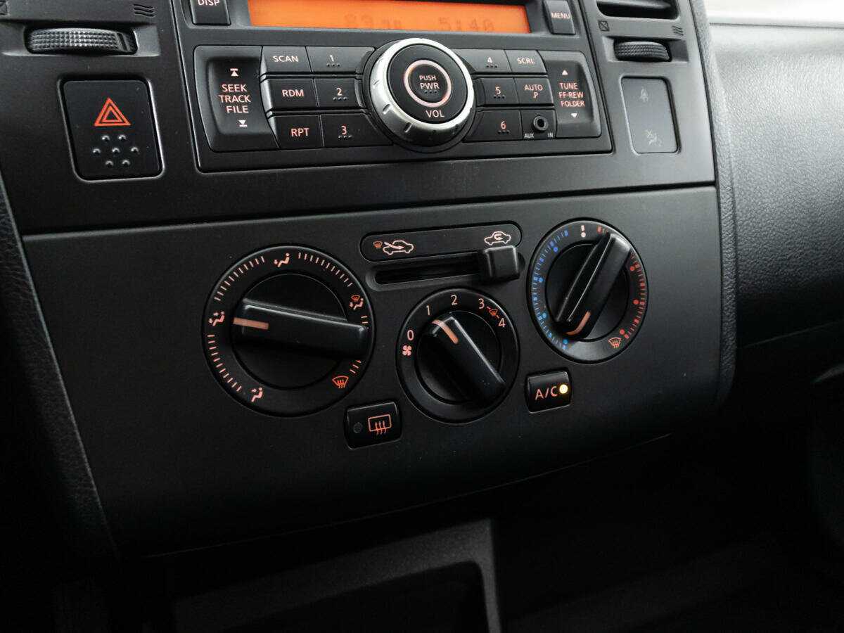 Nissan Tiida с пробегом — 2013 год. Фото: #14