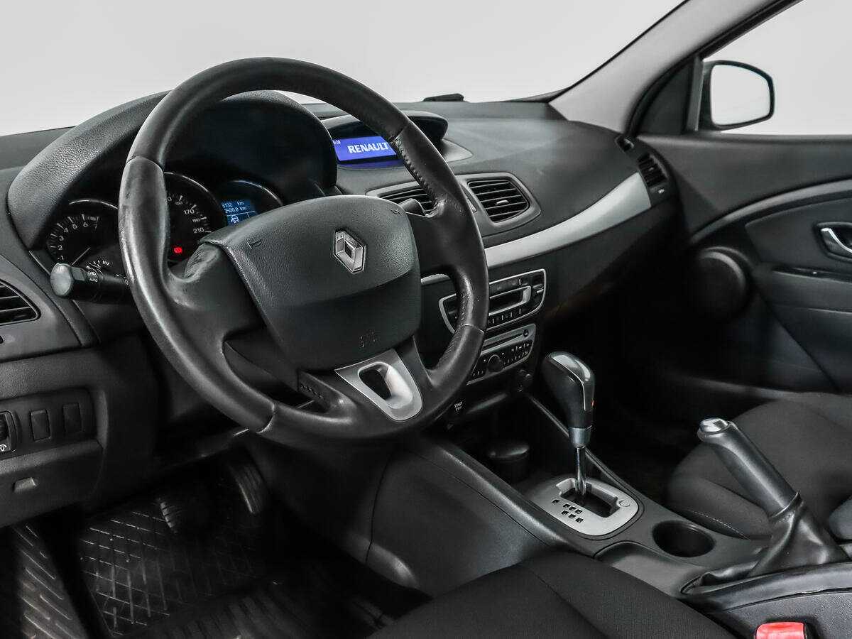 Renault Fluence с пробегом — 2011 год. Фото: #8