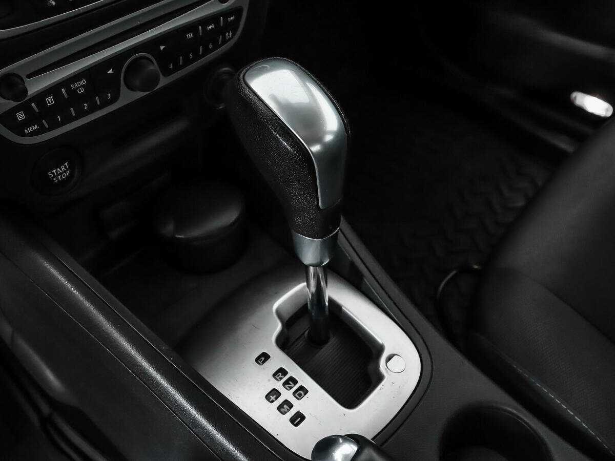 Renault Fluence с пробегом — 2011 год. Фото: #9