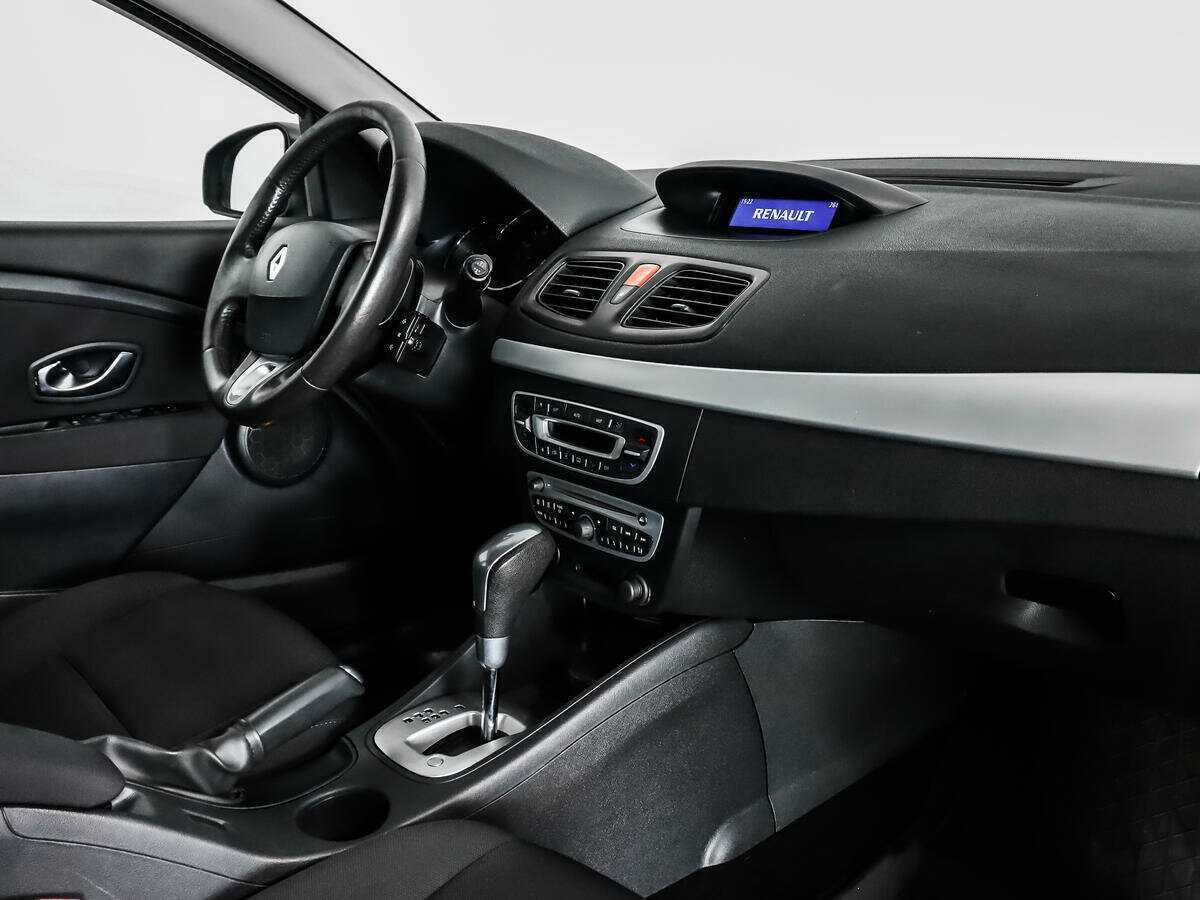 Renault Fluence с пробегом — 2011 год. Фото: #11