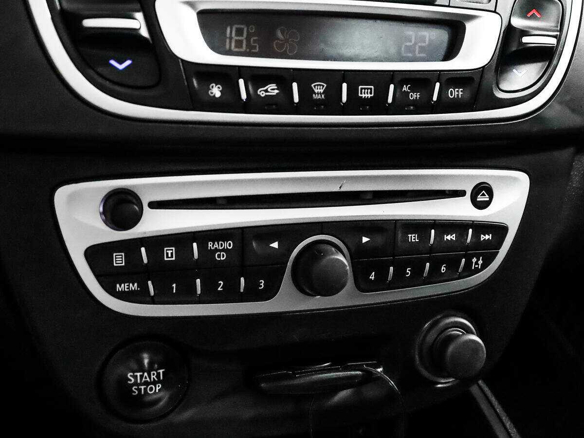 Renault Fluence с пробегом — 2011 год. Фото: #13