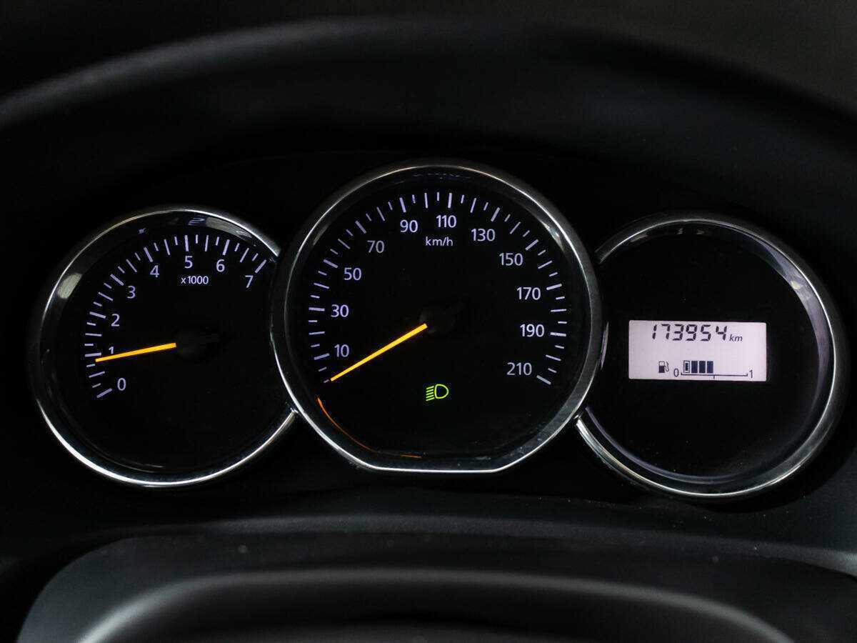 Renault Sandero с пробегом — 2015 год. Фото: #11