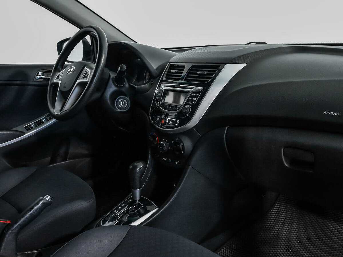 Hyundai Solaris с пробегом — 2014 год. Фото: #10