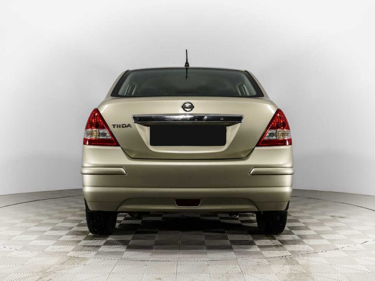 Nissan Tiida с пробегом — 2011 год. Фото: #4