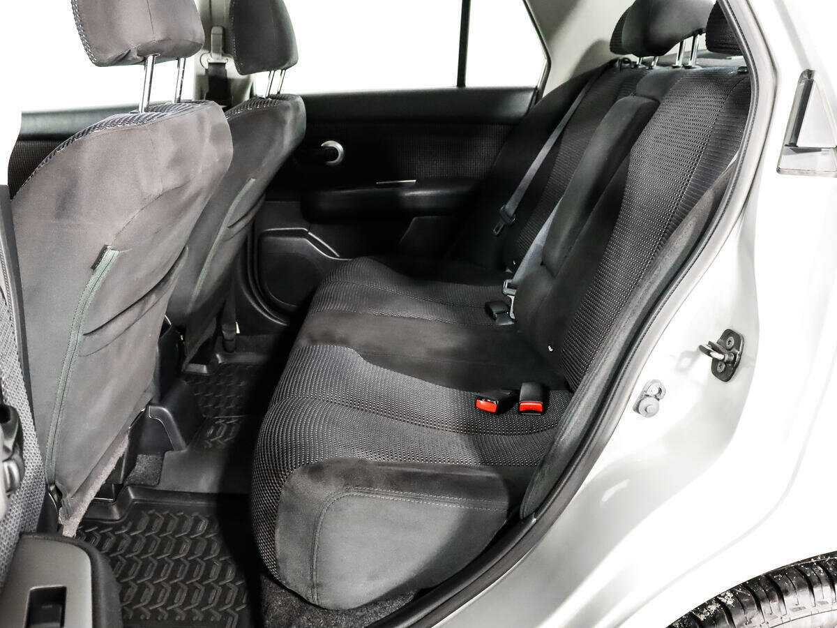 Nissan Tiida с пробегом — 2011 год. Фото: #7