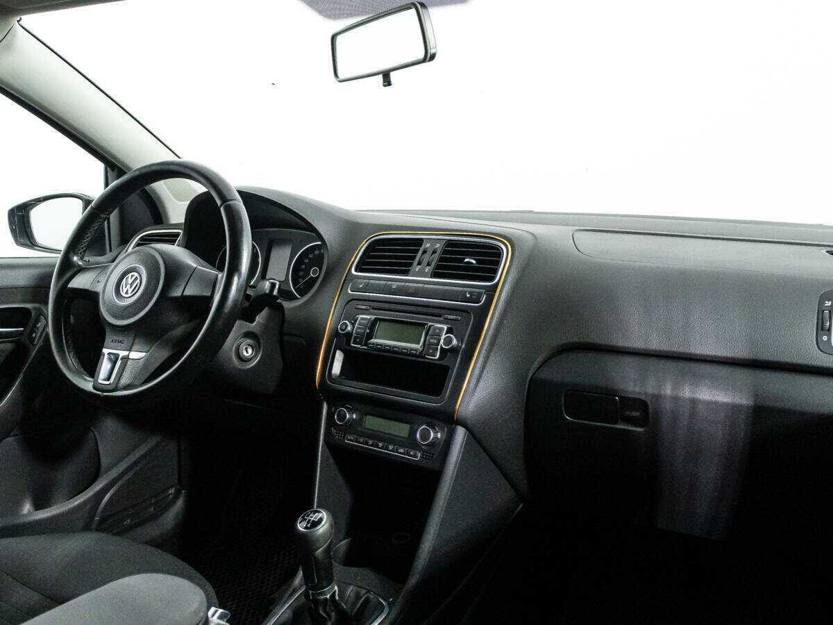 Volkswagen Polo с пробегом — 2010 год. Фото: #8