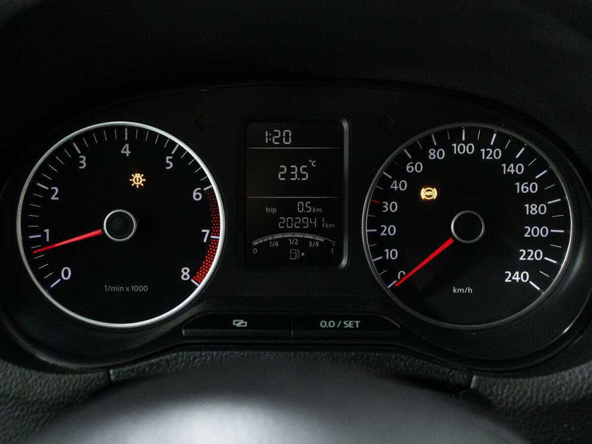 Volkswagen Polo с пробегом — 2010 год. Фото: #11