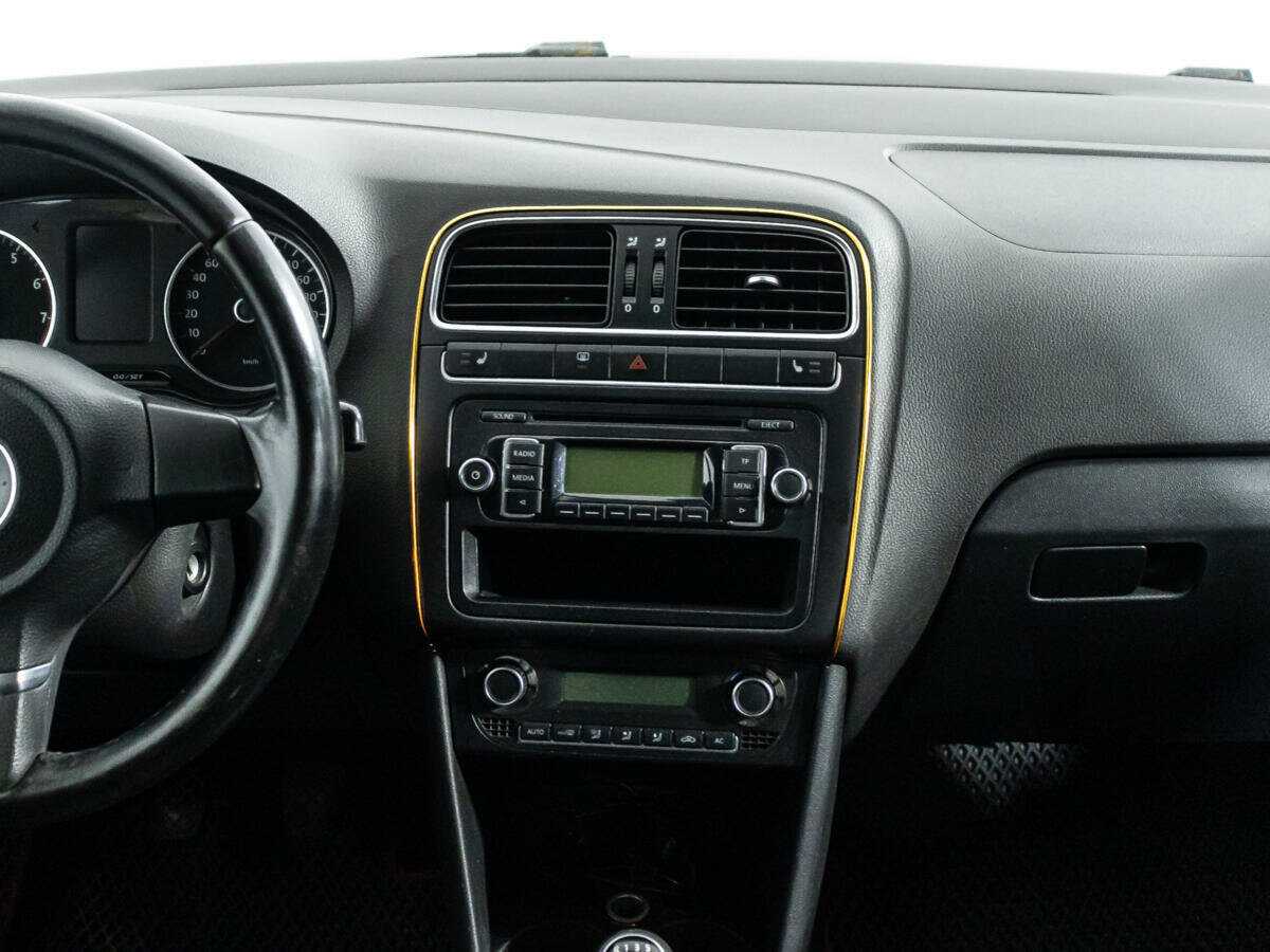 Volkswagen Polo с пробегом — 2010 год. Фото: #13