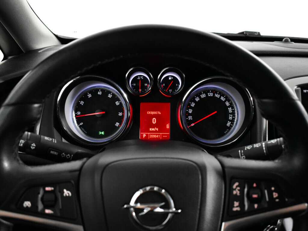 Opel Astra с пробегом — 2011 год. Фото: #10