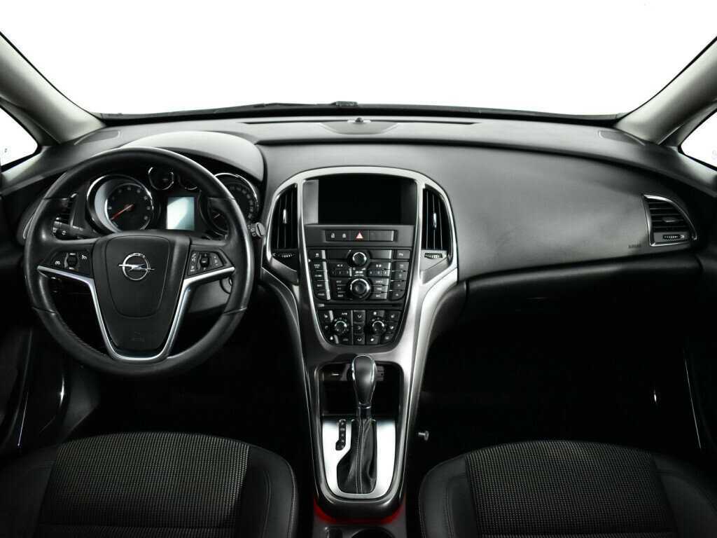 Opel Astra с пробегом — 2011 год. Фото: #11