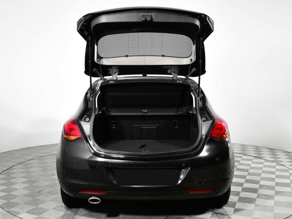 Opel Astra с пробегом — 2011 год. Фото: #14