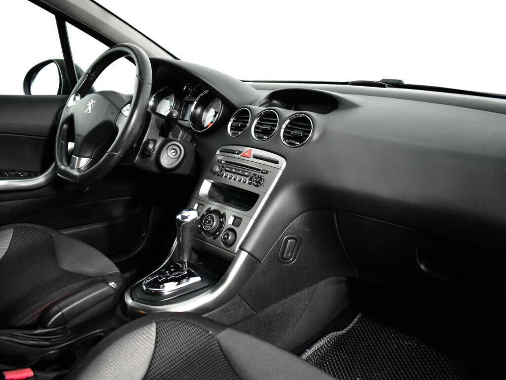 Peugeot 308 с пробегом — 2011 год. Фото: #8