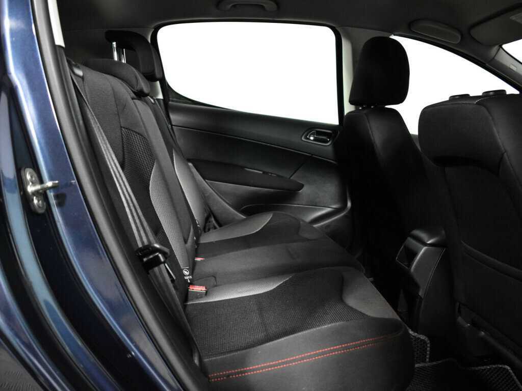 Peugeot 308 с пробегом — 2011 год. Фото: #9