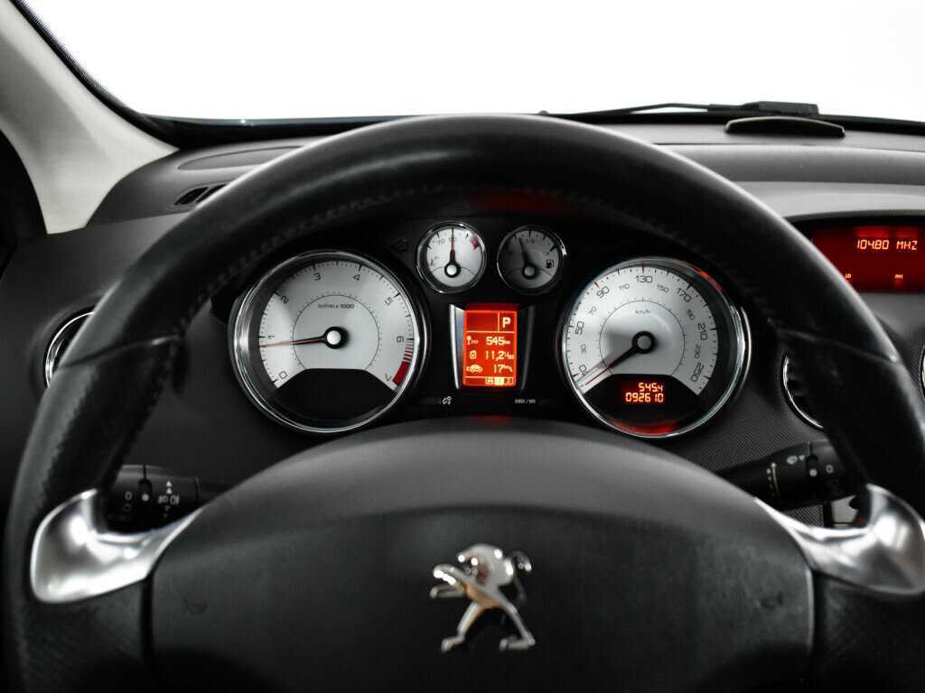 Peugeot 308 с пробегом — 2011 год. Фото: #10