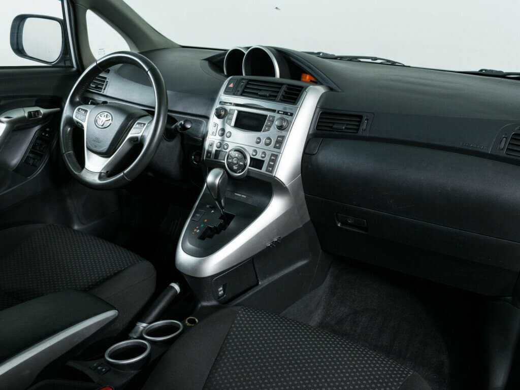 Toyota Verso с пробегом — 2011 год. Фото: #7