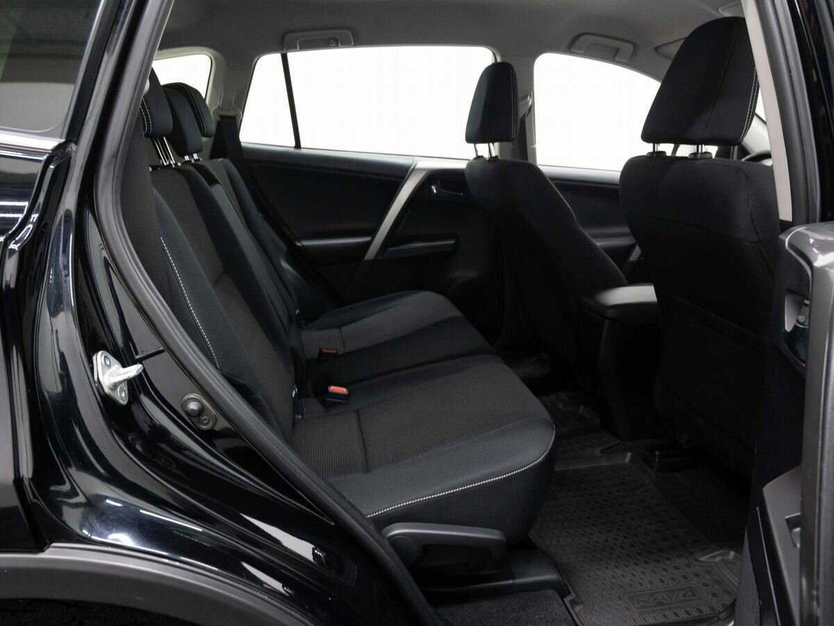 Toyota RAV4 с пробегом — 2017 год. Фото: #10