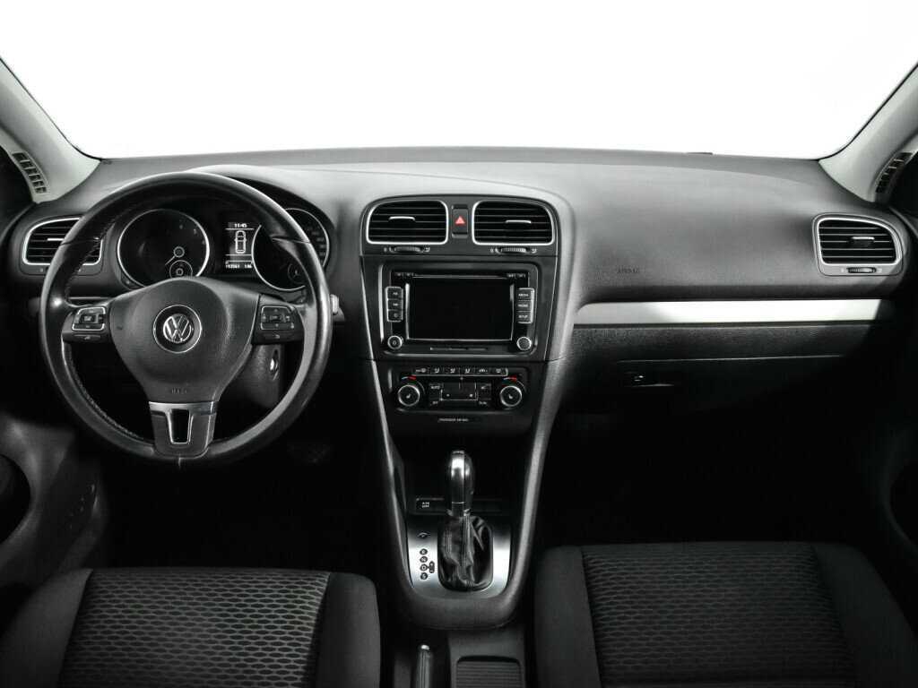 Volkswagen Golf с пробегом — 2011 год. Фото: #11