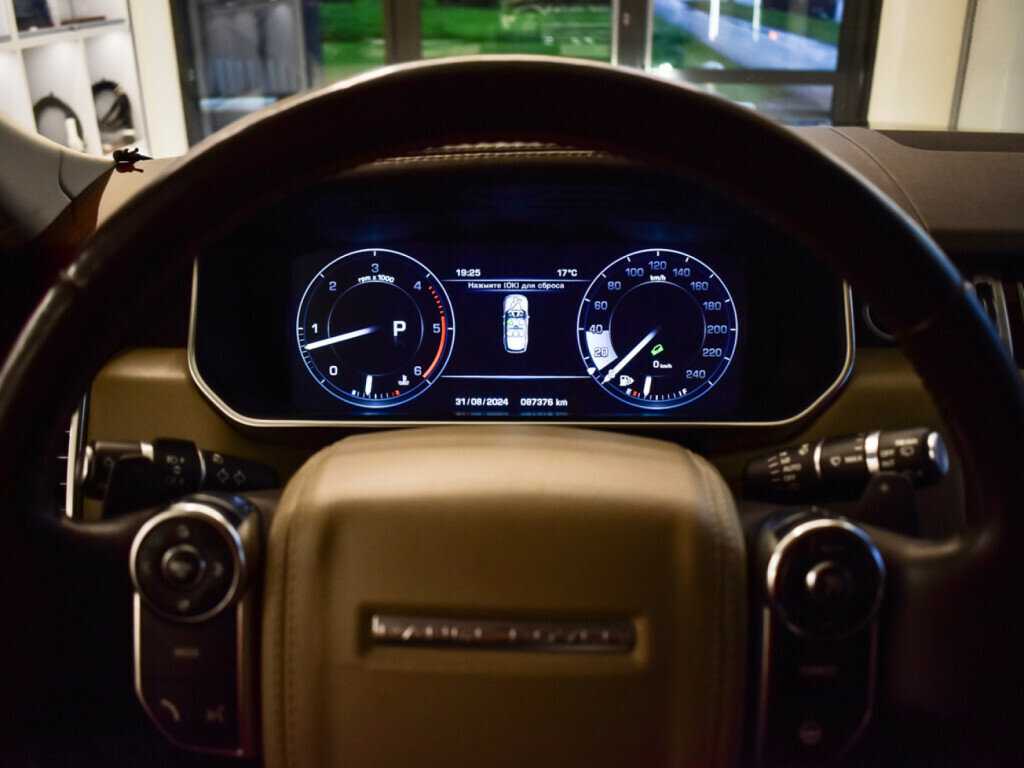 Land Rover Range Rover с пробегом — 2013 год. Фото: #10