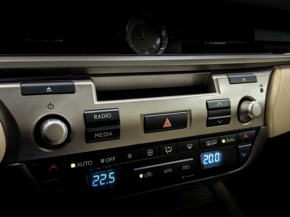 Lexus ES с пробегом — 2015 год. Фото: #27